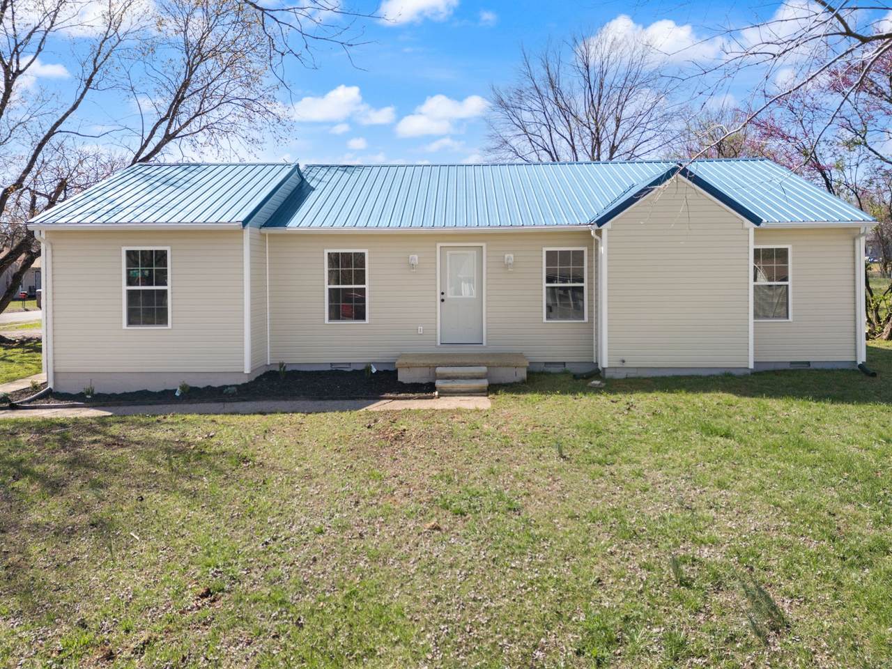 1401 Barberry Pl - Photo 1