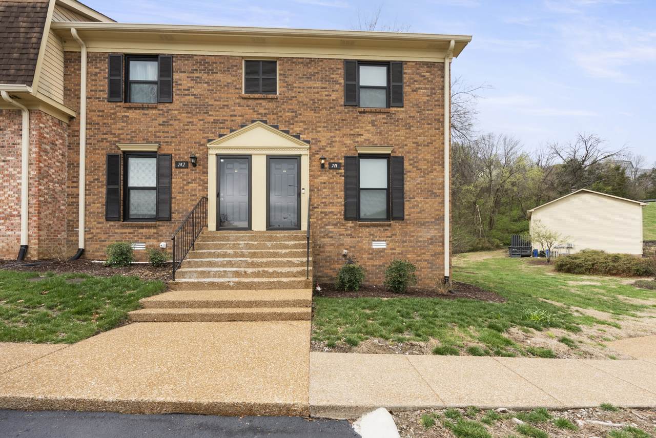 741 Fox Ridge Dr - Photo 1