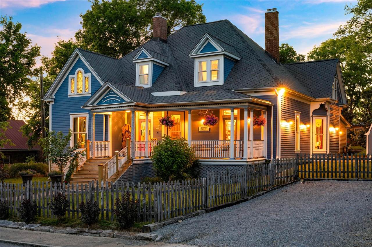 207 Main St - Photo 1