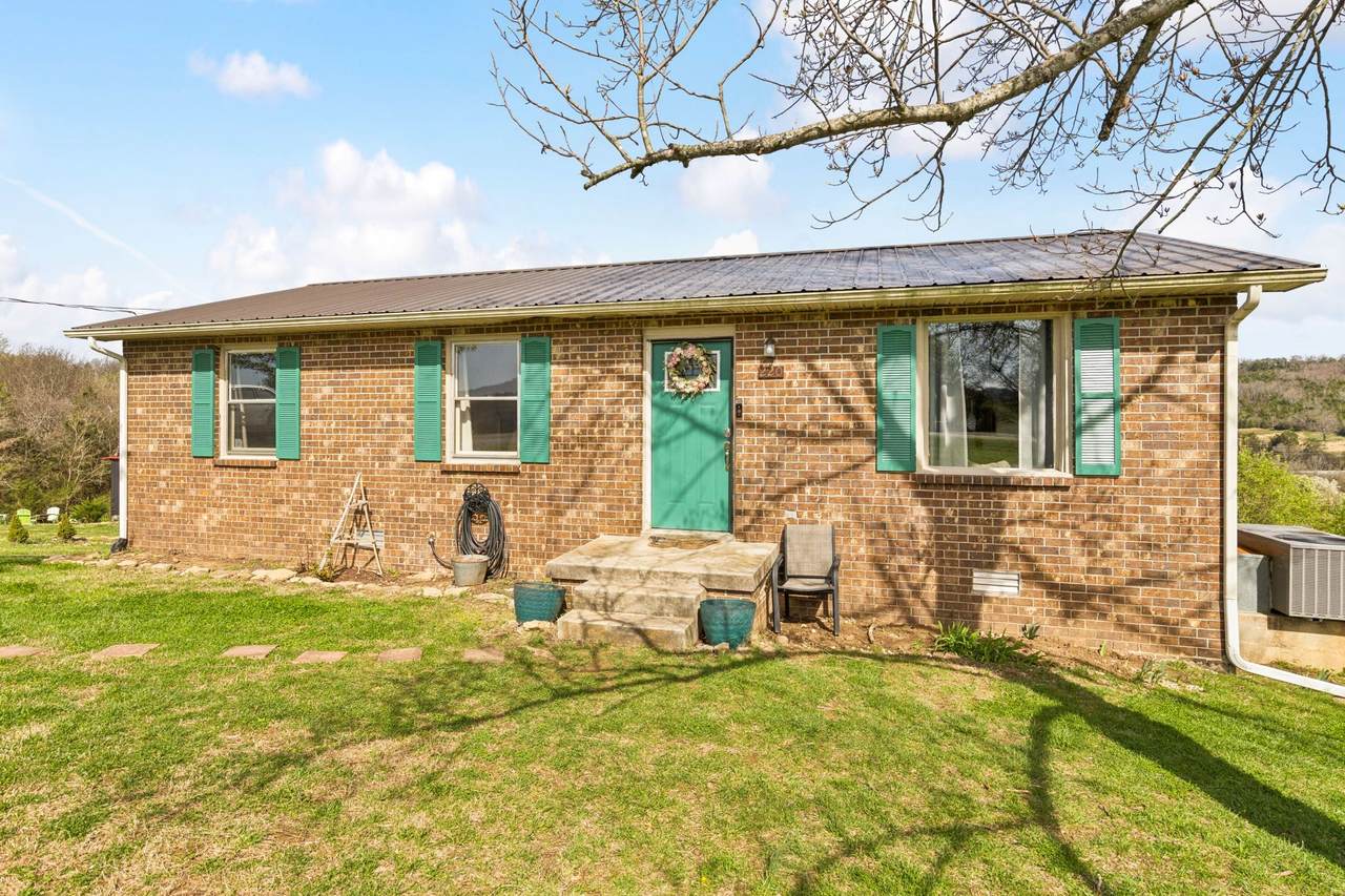 220 W Main St - Photo 1
