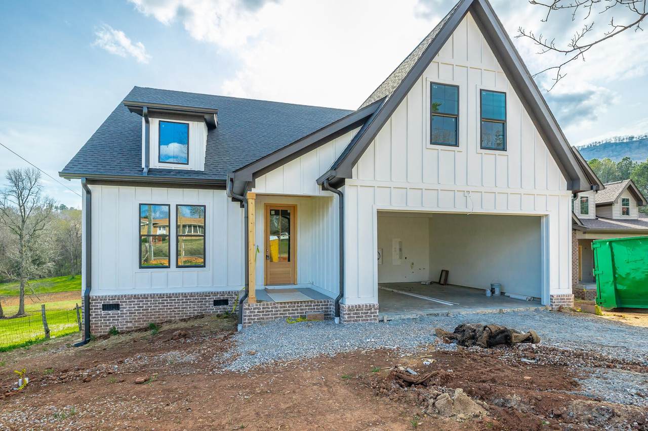 674 Courtney Lane - Photo 1