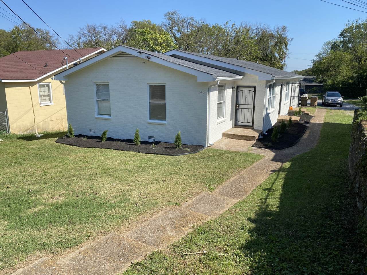 932 33rd Ave - Photo 1