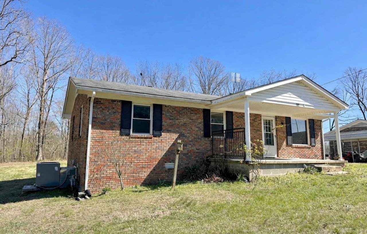 115 S Oak Dr - Photo 1