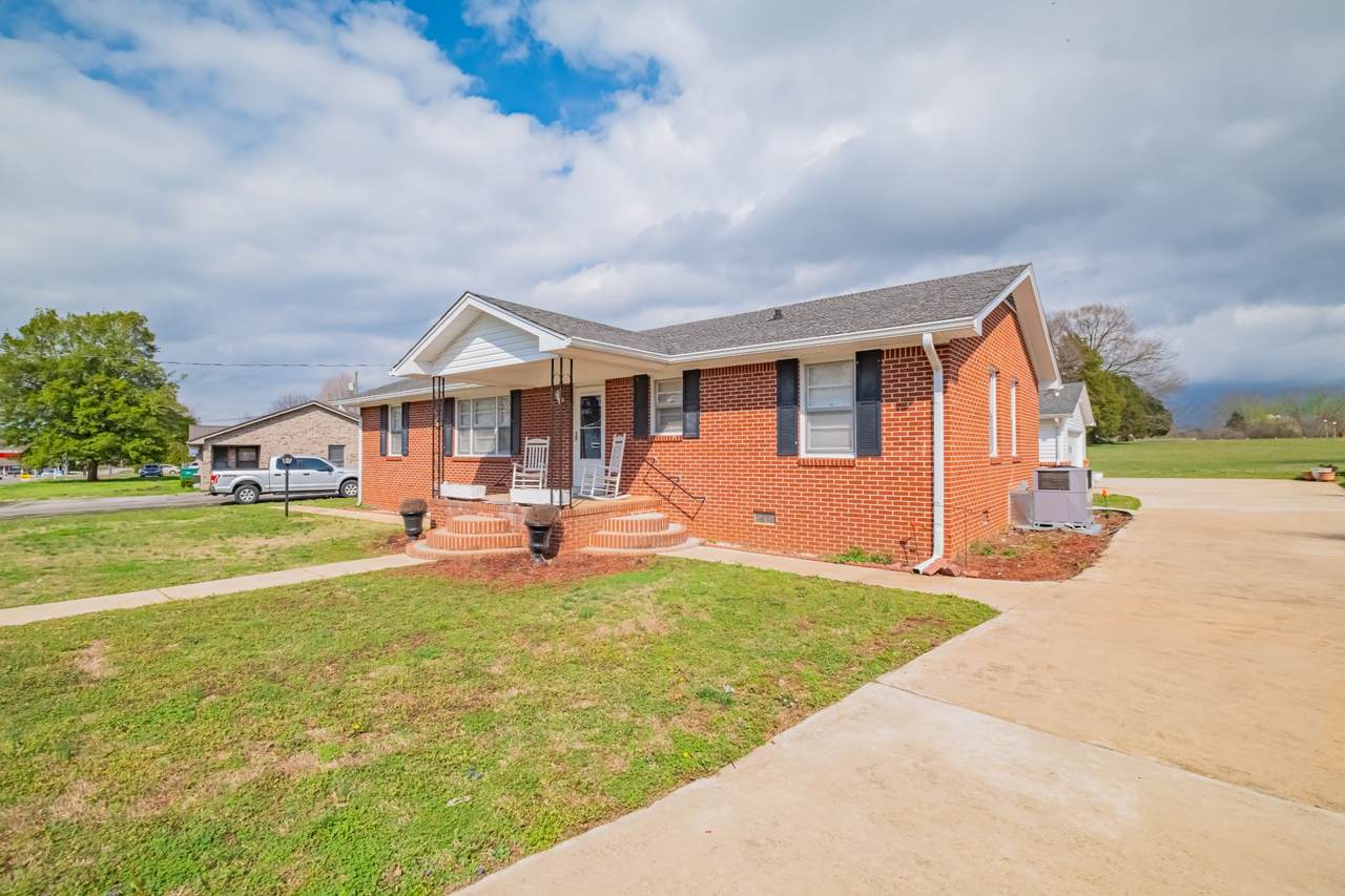1114 N High St - Photo 1