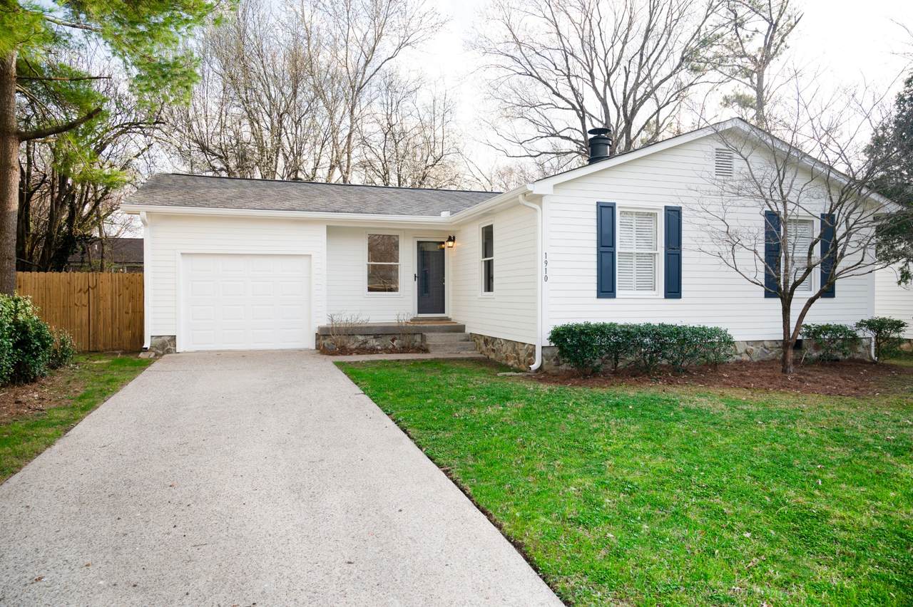 1910 Redbud Ct - Photo 1