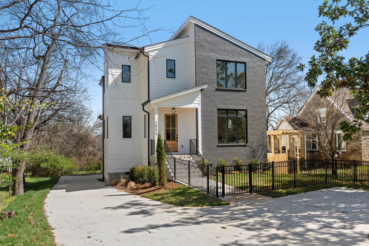 2804 Eastland Ave - Photo 1