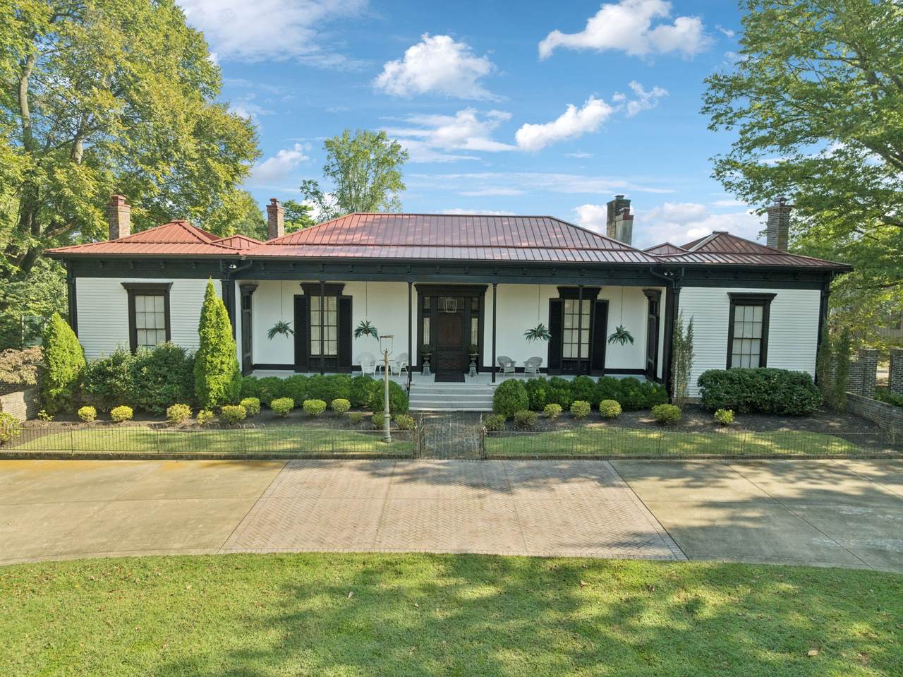 https://bt-photos.global.ssl.fastly.net/nashville/1280_boomver_1_RTC3150288-1.jpg
