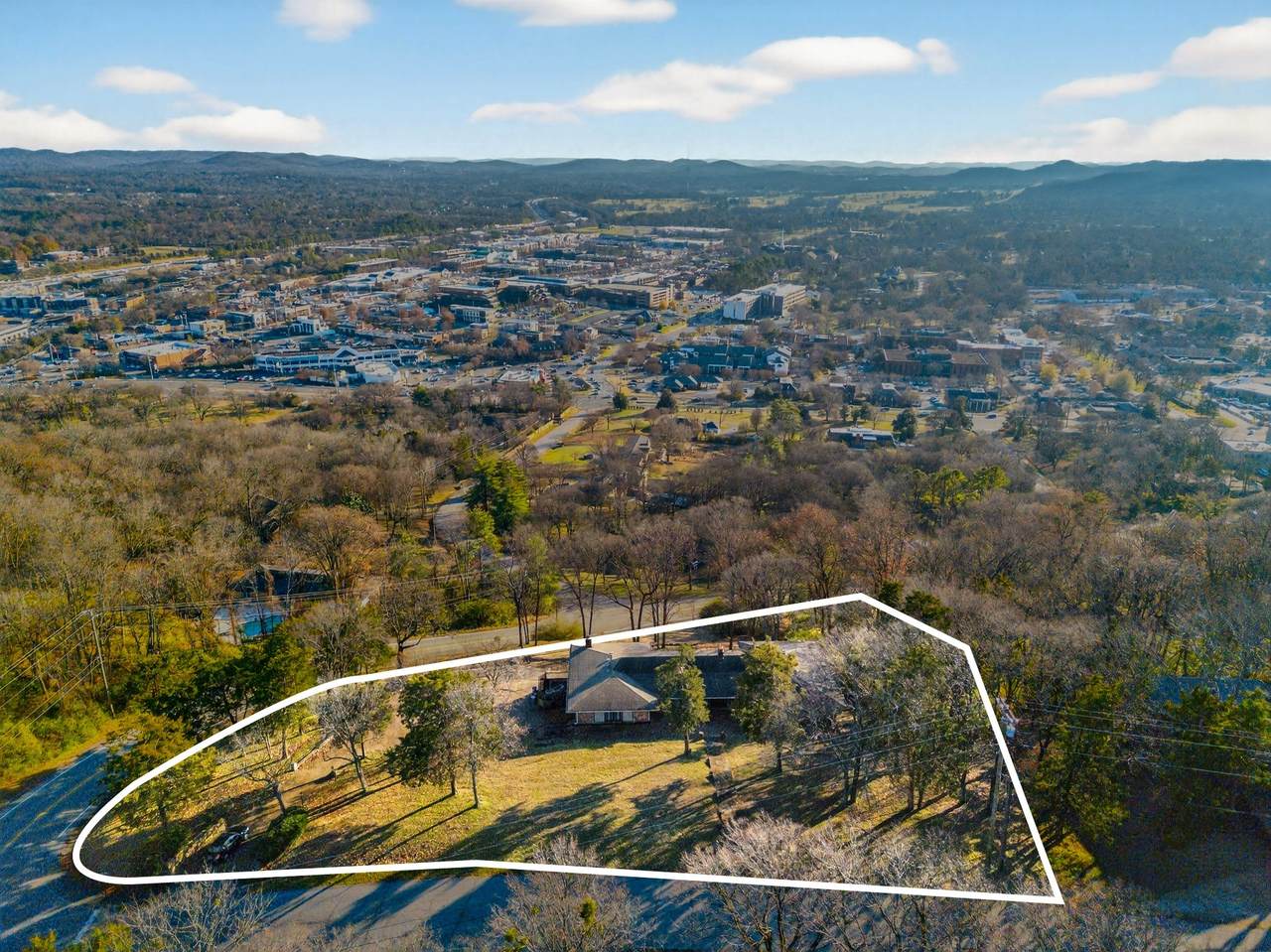 833 W Hillview Dr - Photo 1