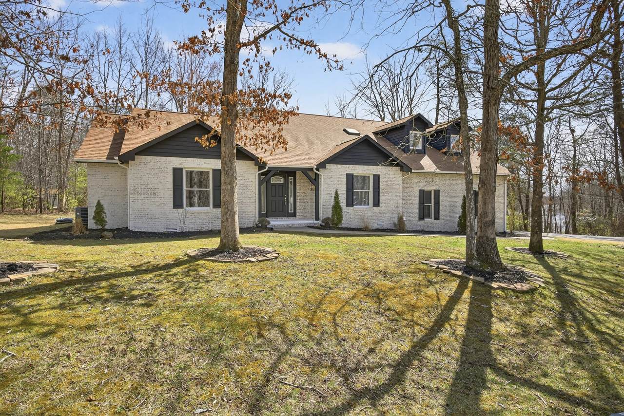204 Meadowview Dr - Photo 1