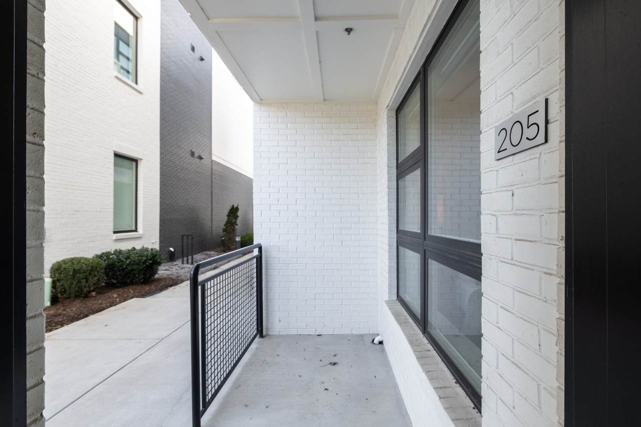 542 Southgate Ave - Photo 1