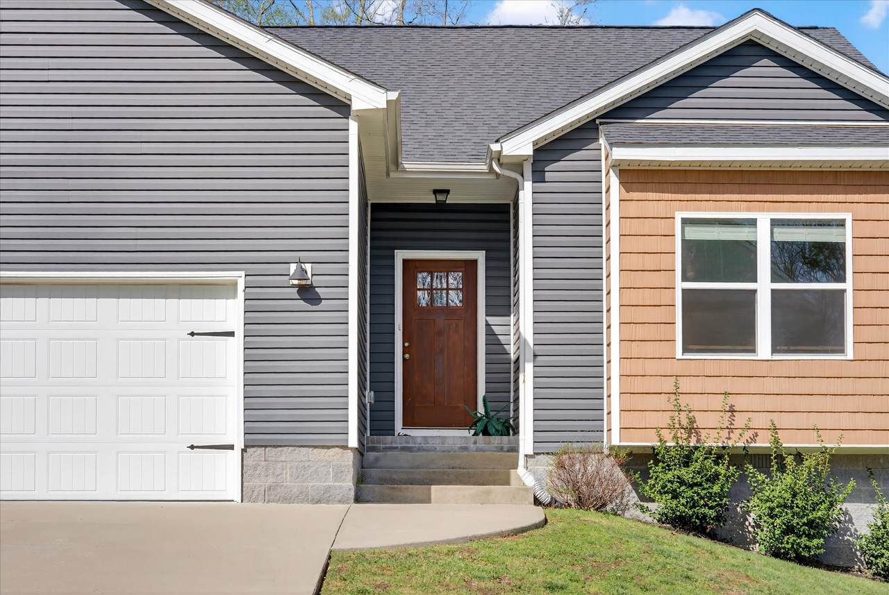 1384 Sussex Dr - Photo 1