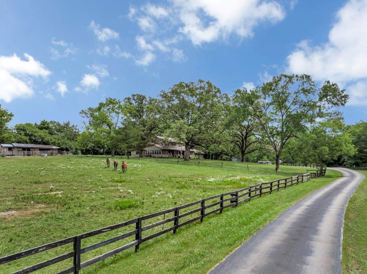 https://bt-photos.global.ssl.fastly.net/nashville/1280_boomver_1_RTC3152787-1.jpg