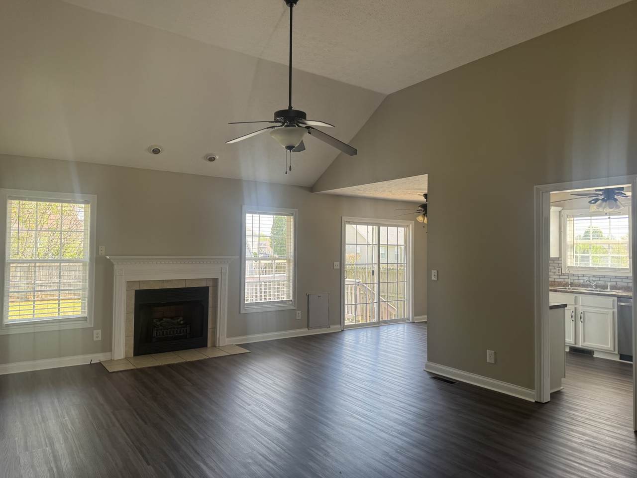 https://bt-photos.global.ssl.fastly.net/nashville/1280_boomver_1_RTC3152806-1.jpg