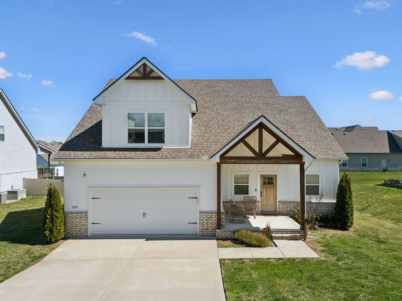 202 Finch Dr - Photo 1