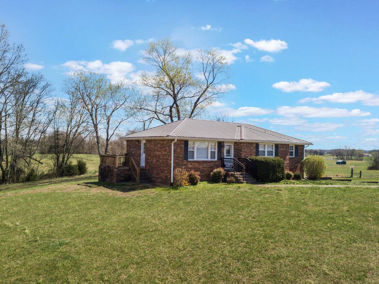 6035 Buzzard Creek Rd - Photo 1