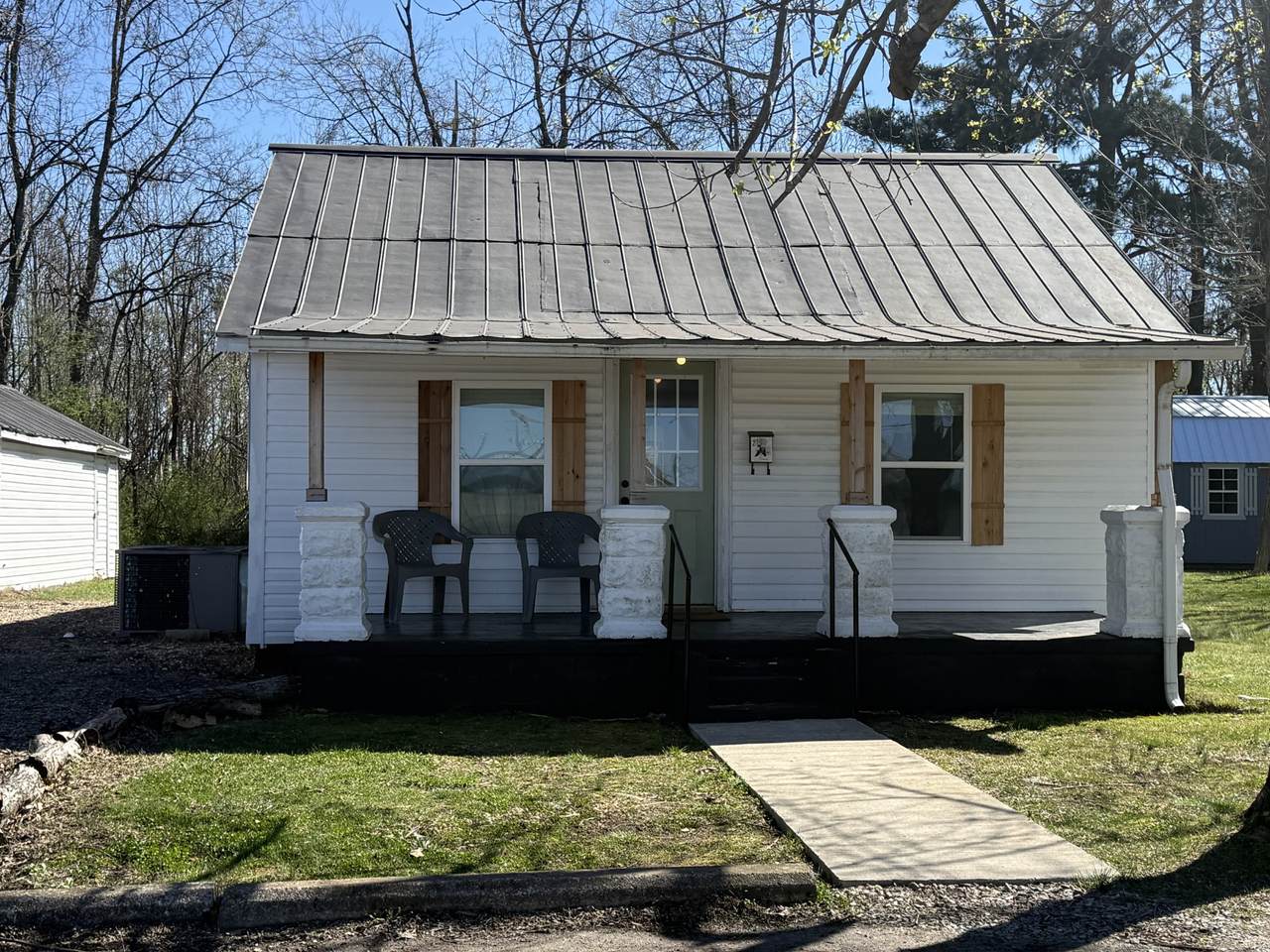 219 Cedar St - Photo 1