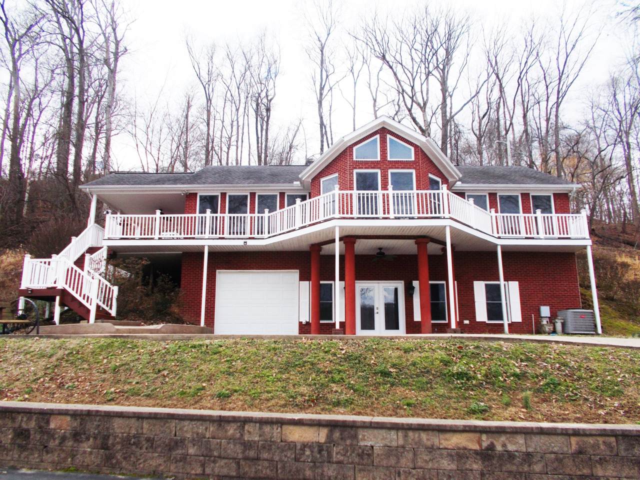 696 Stirling Rd - Photo 1