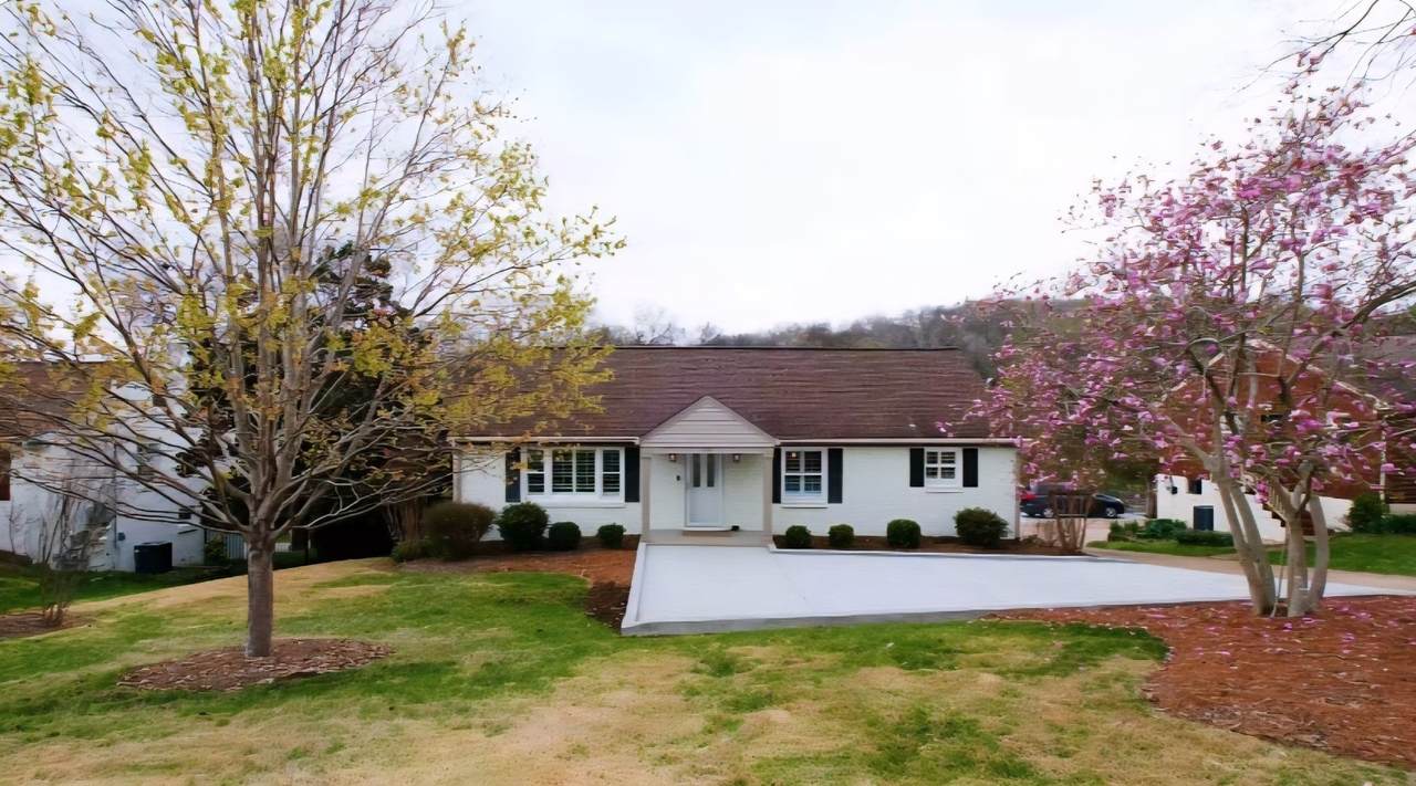 830 Hillwood Blvd - Photo 1