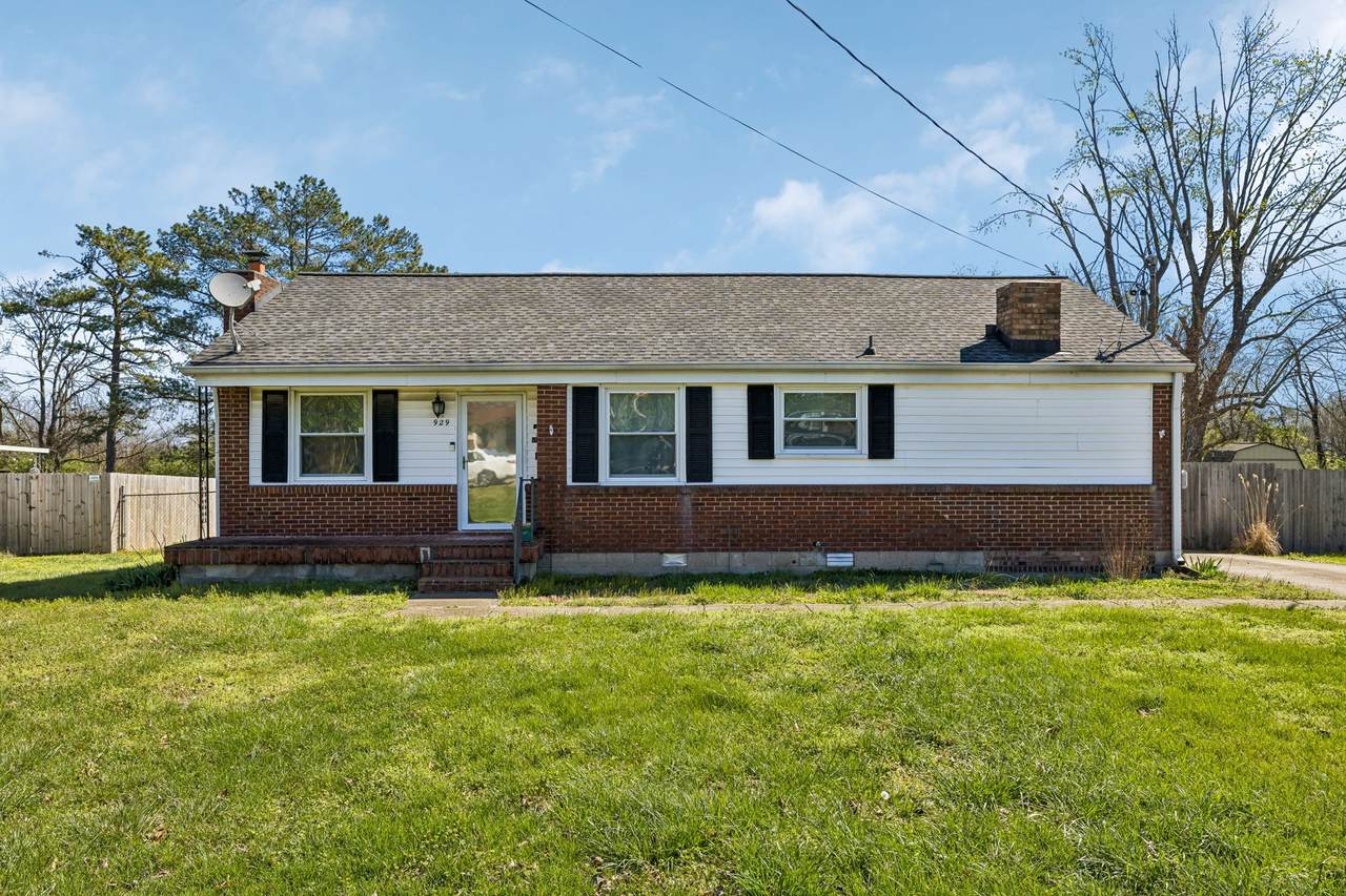 929 Lemont Dr - Photo 1