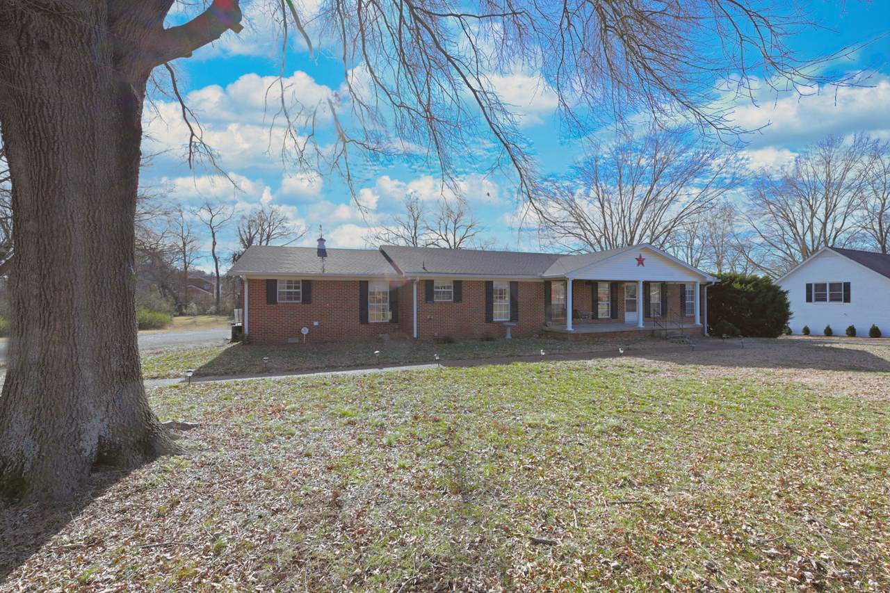 939 Sunset Dr - Photo 1