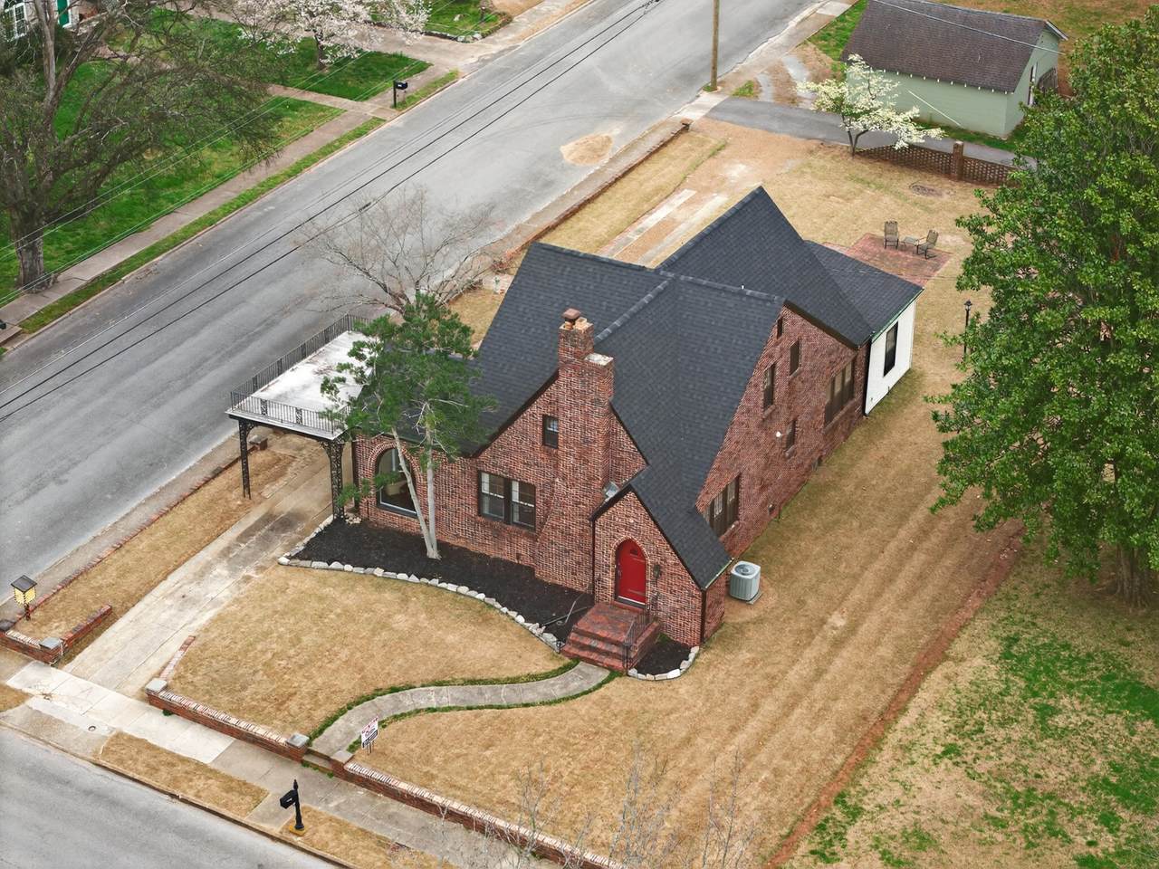 411 2nd Ave - Photo 1