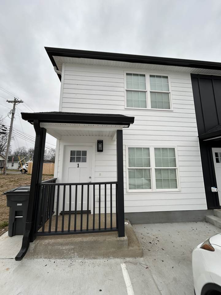 112 Martin St - Photo 1