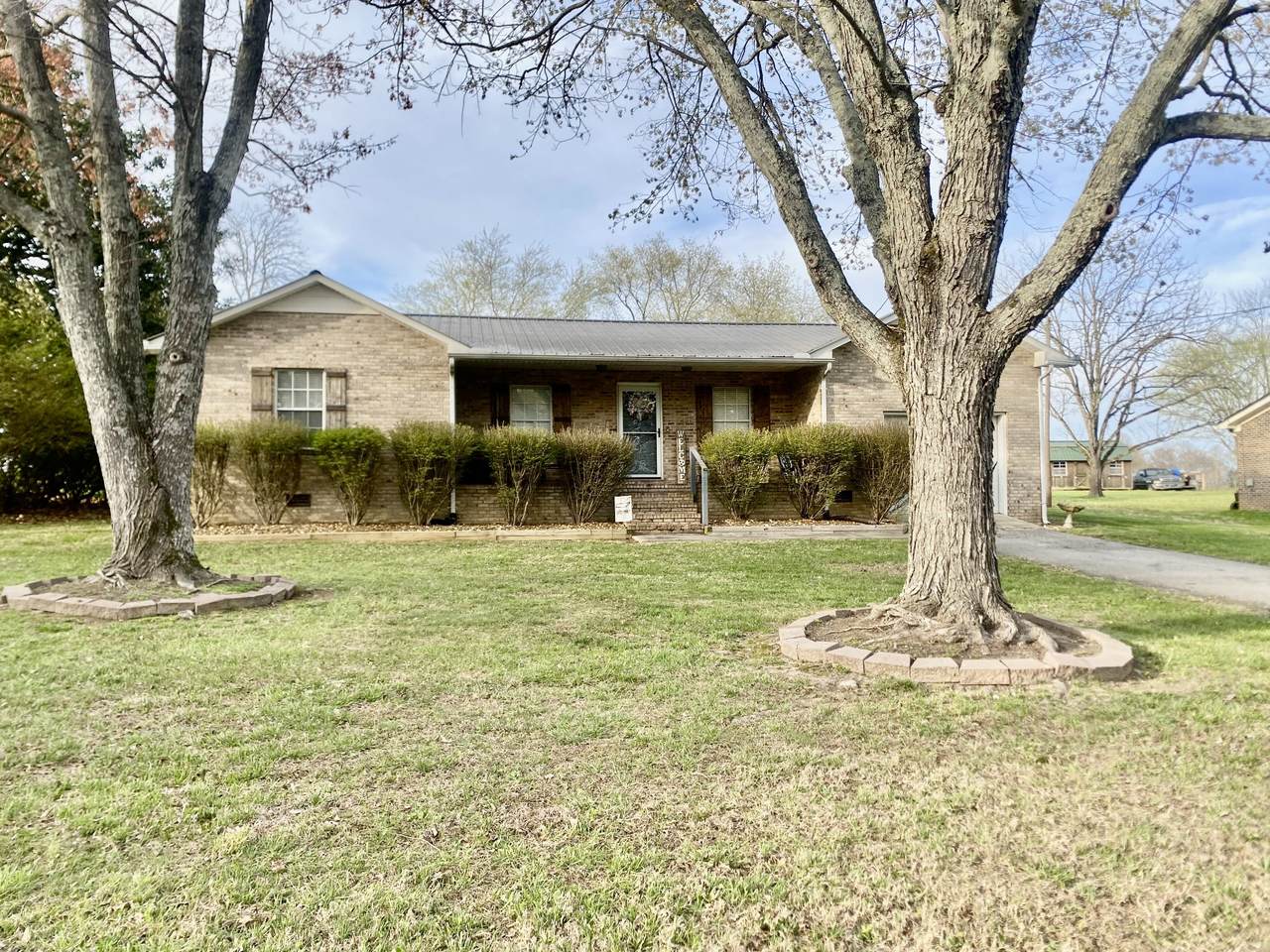 694 Mcquade Cir - Photo 1