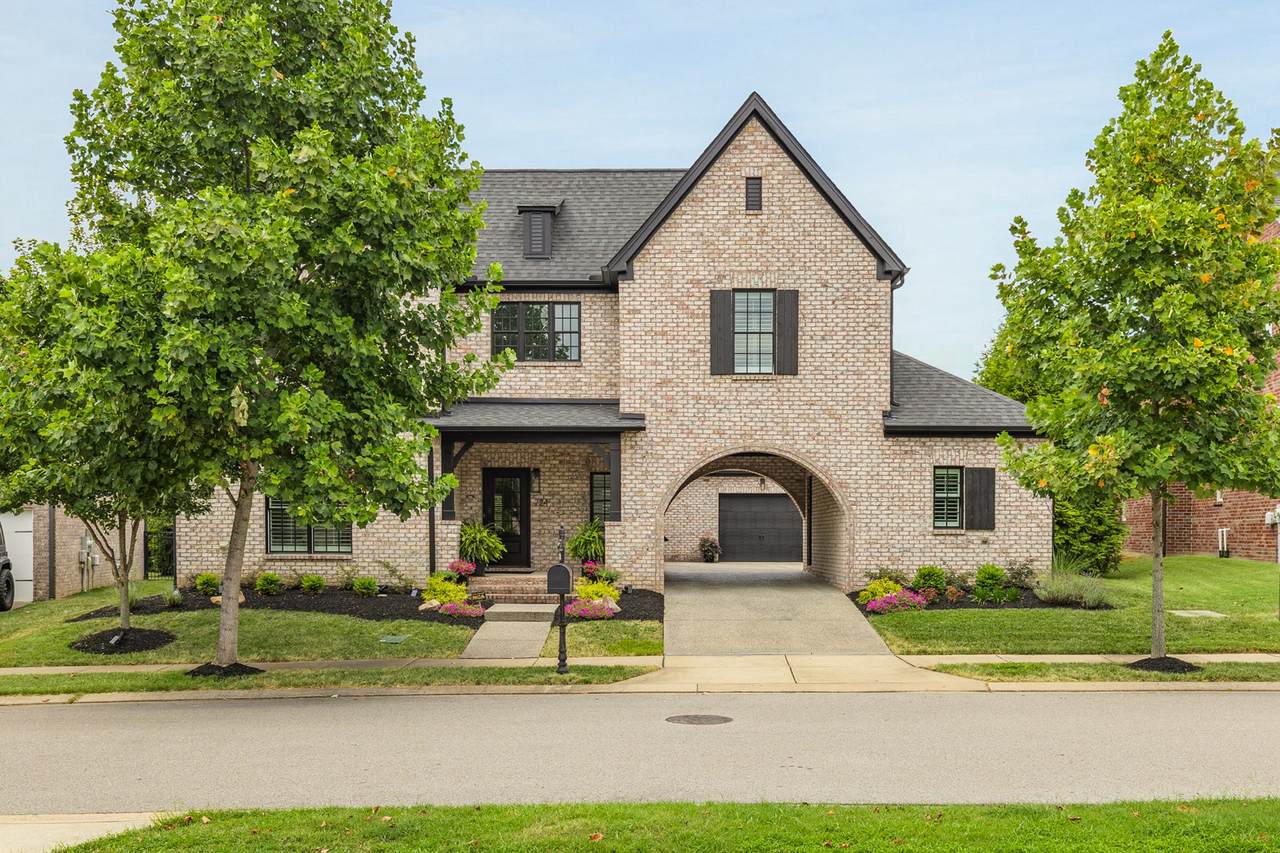 724 Fontwell Ln - Photo 1