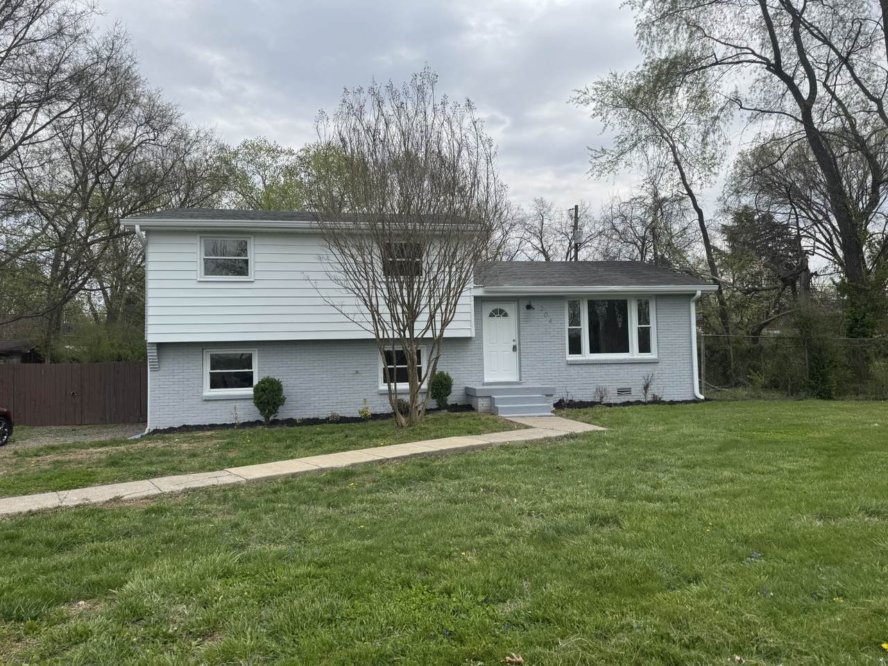 204 Morningside Dr - Photo 1