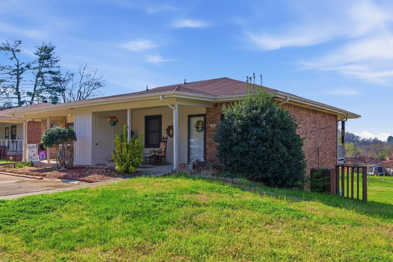 385 Deer Lake Dr - Photo 1