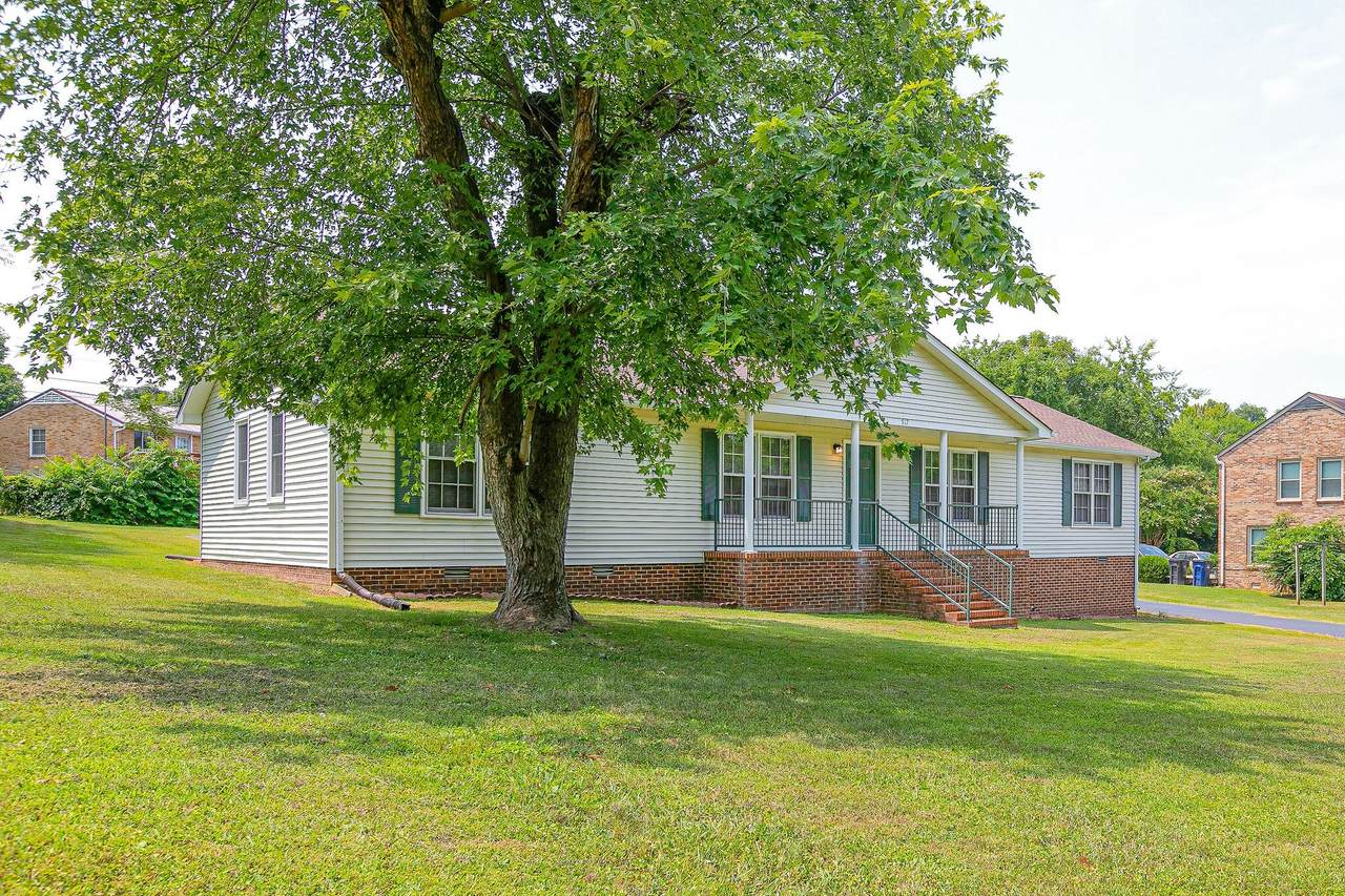 517 Woods Dr - Photo 1