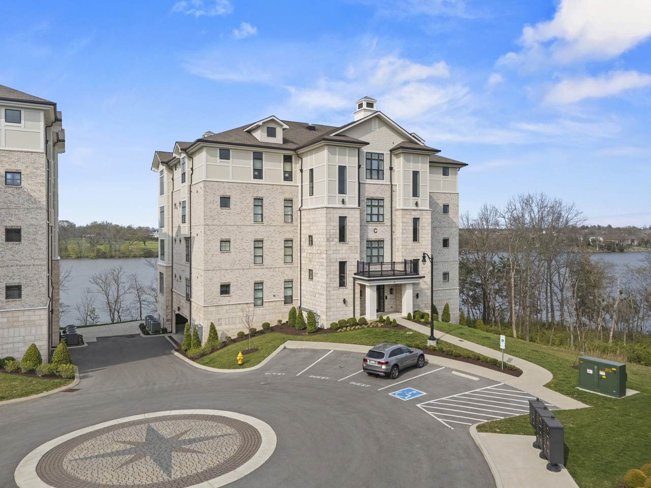 https://bt-photos.global.ssl.fastly.net/nashville/1280_boomver_1_RTC3165151-1.jpg