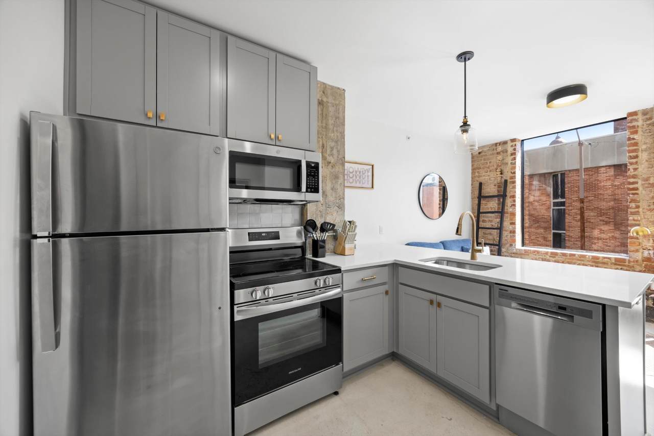117 E 7th Street - Photo 1