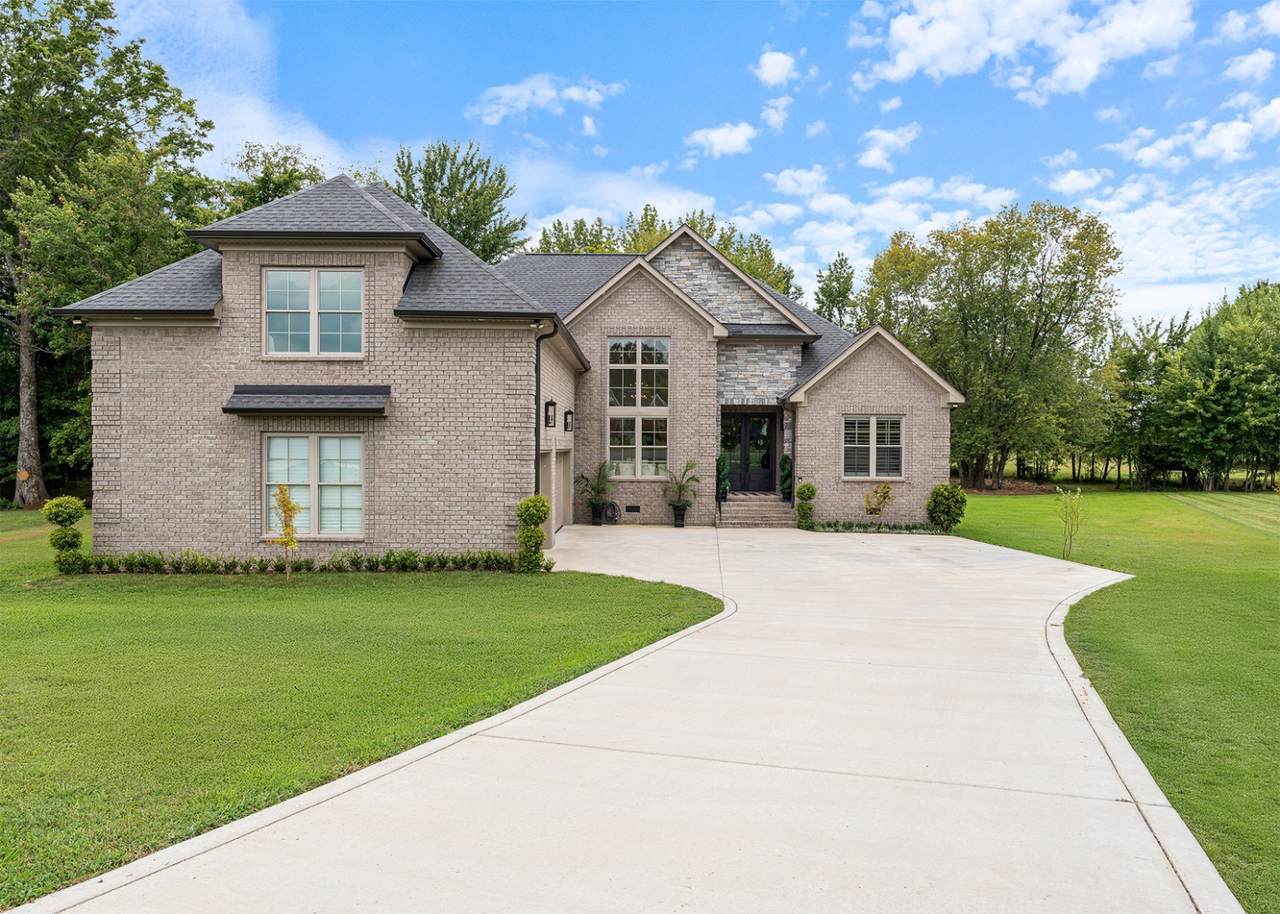 1030 Founders Ln - Photo 1