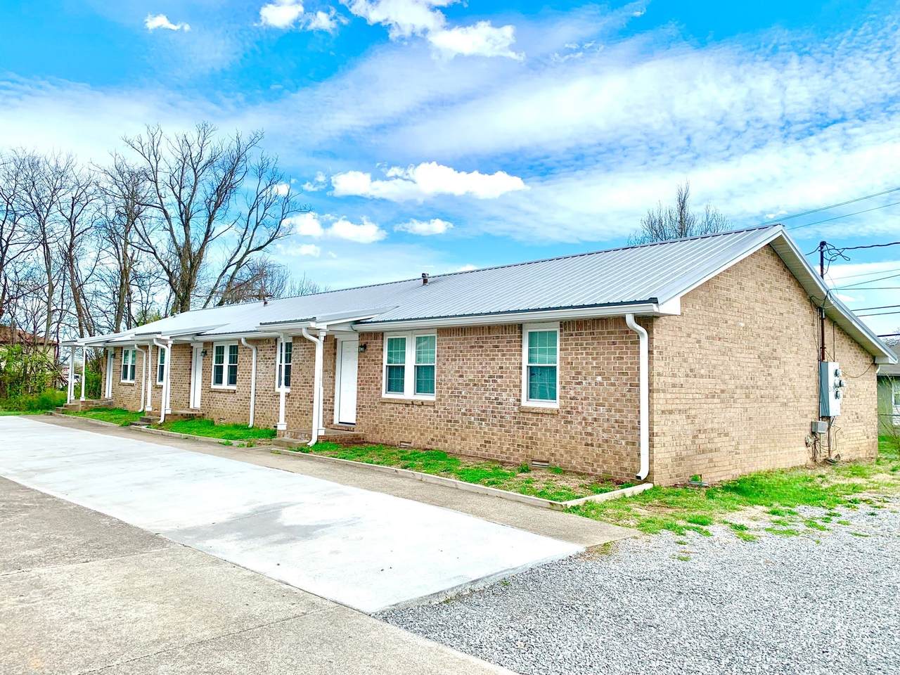 211 Lexington Dr - Photo 1