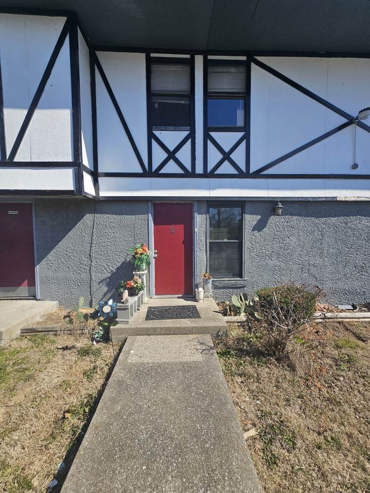 270 Tampa Dr - Photo 1