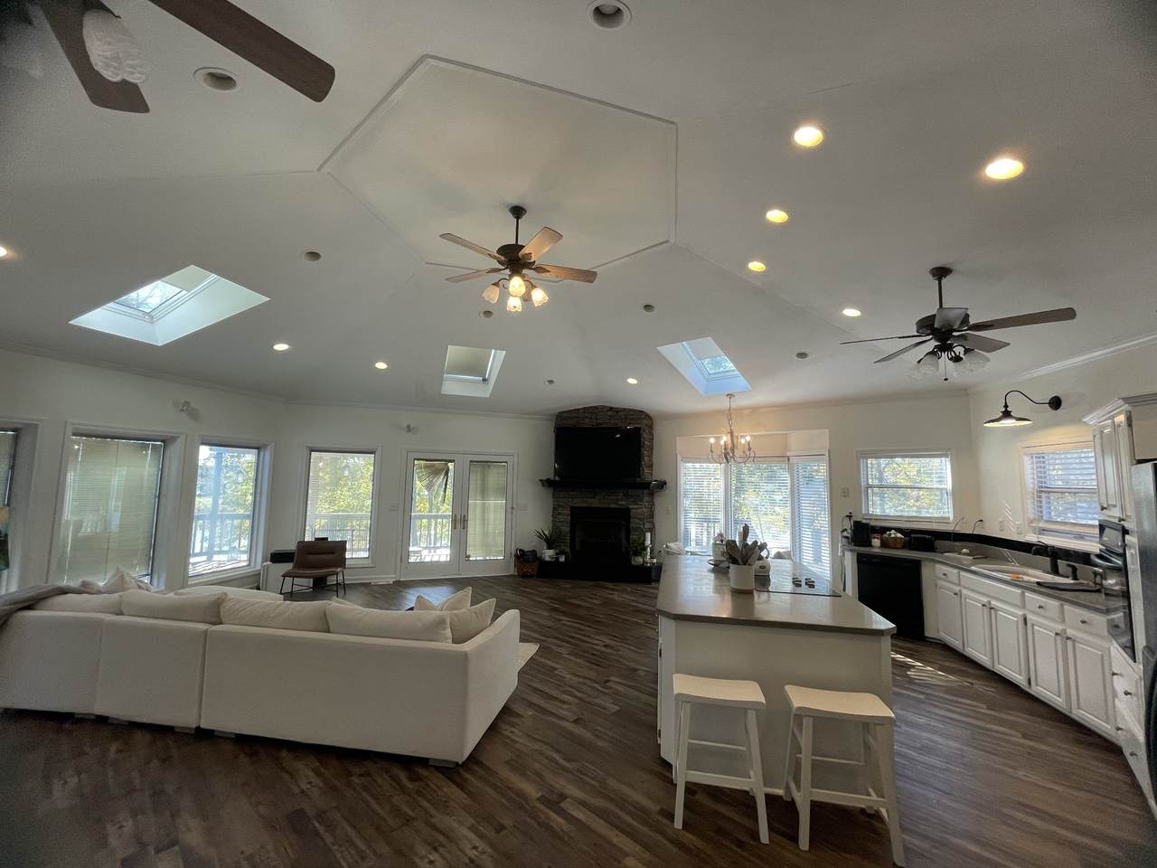 https://bt-photos.global.ssl.fastly.net/nashville/1280_boomver_1_RTC3168559-1.jpg