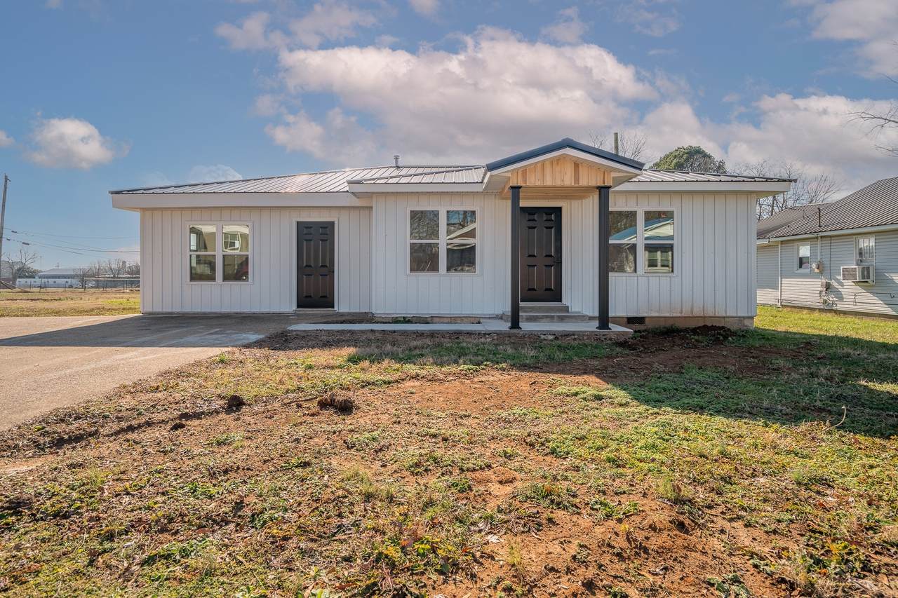 301 Simpson St - Photo 1