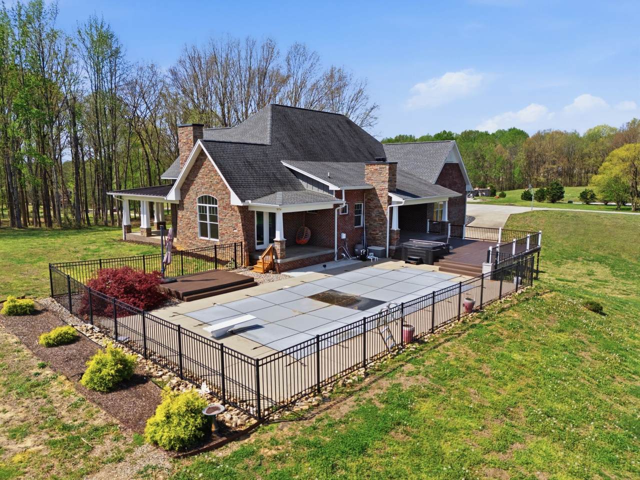 https://bt-photos.global.ssl.fastly.net/nashville/1280_boomver_1_RTC3169067-1.jpg