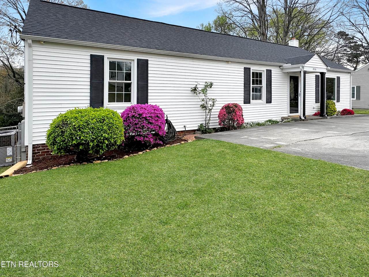 3526 Fountain Park Blvd - Photo 1