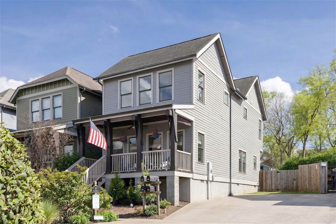 413 Van Buren St - Photo 1