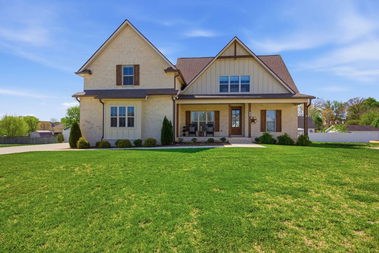 1002 Pheasant Run Ct - Photo 1