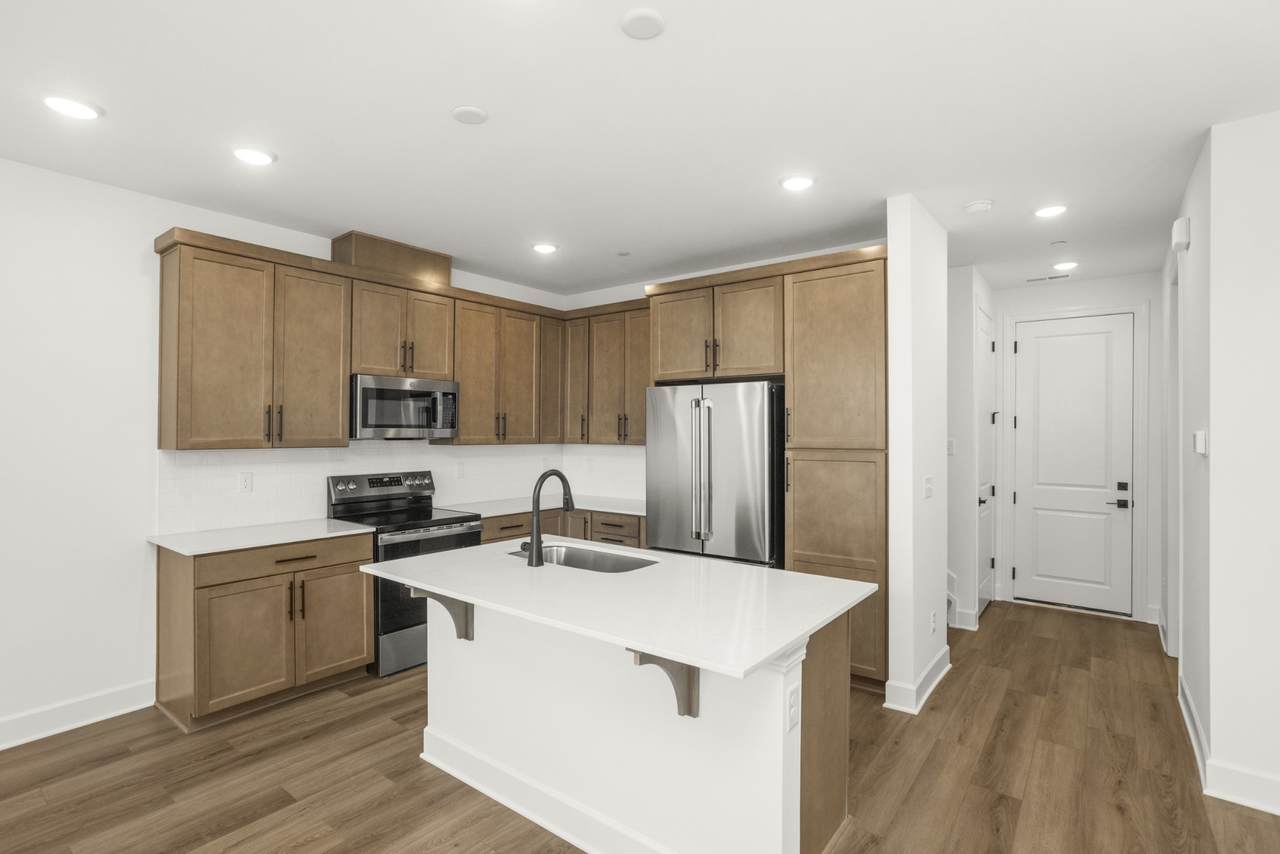 316 Lynwood Station Boulevard - Photo 1