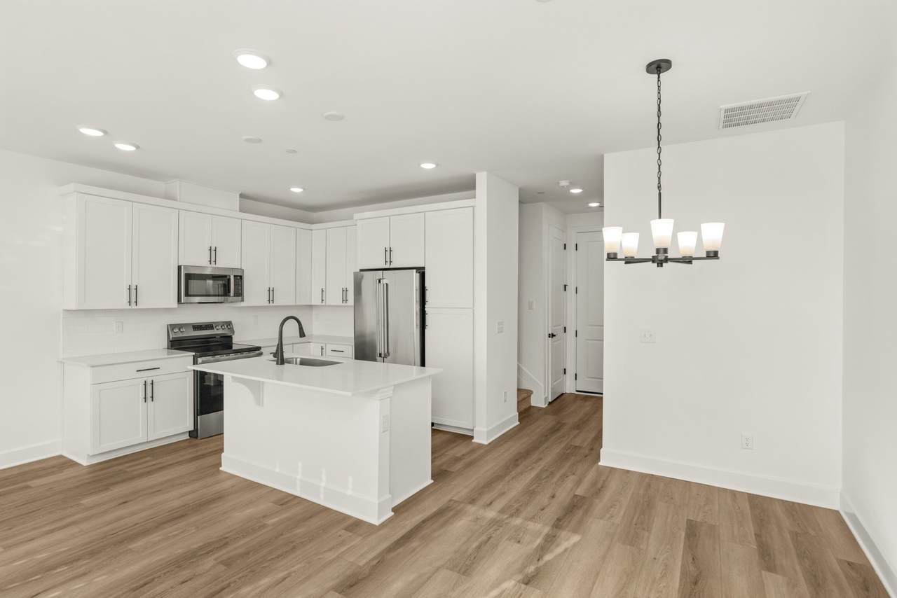 322 Lynwood Station Boulevard - Photo 1