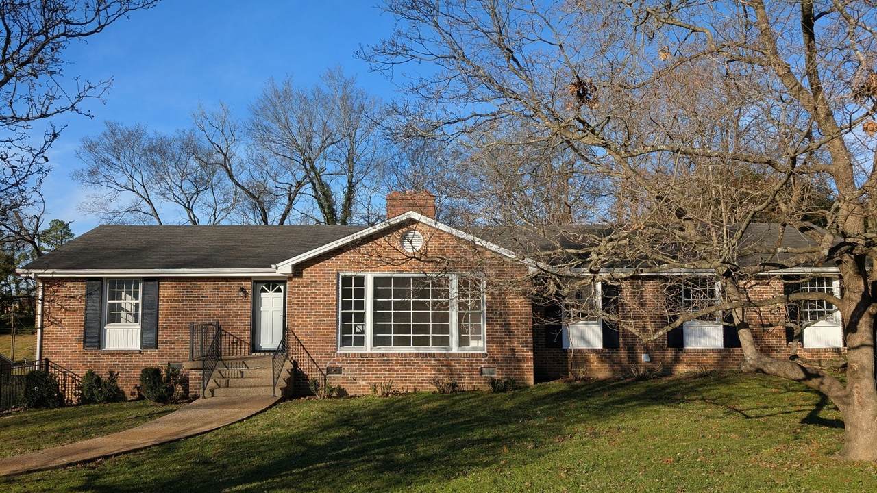 205 7th Ave - Photo 1