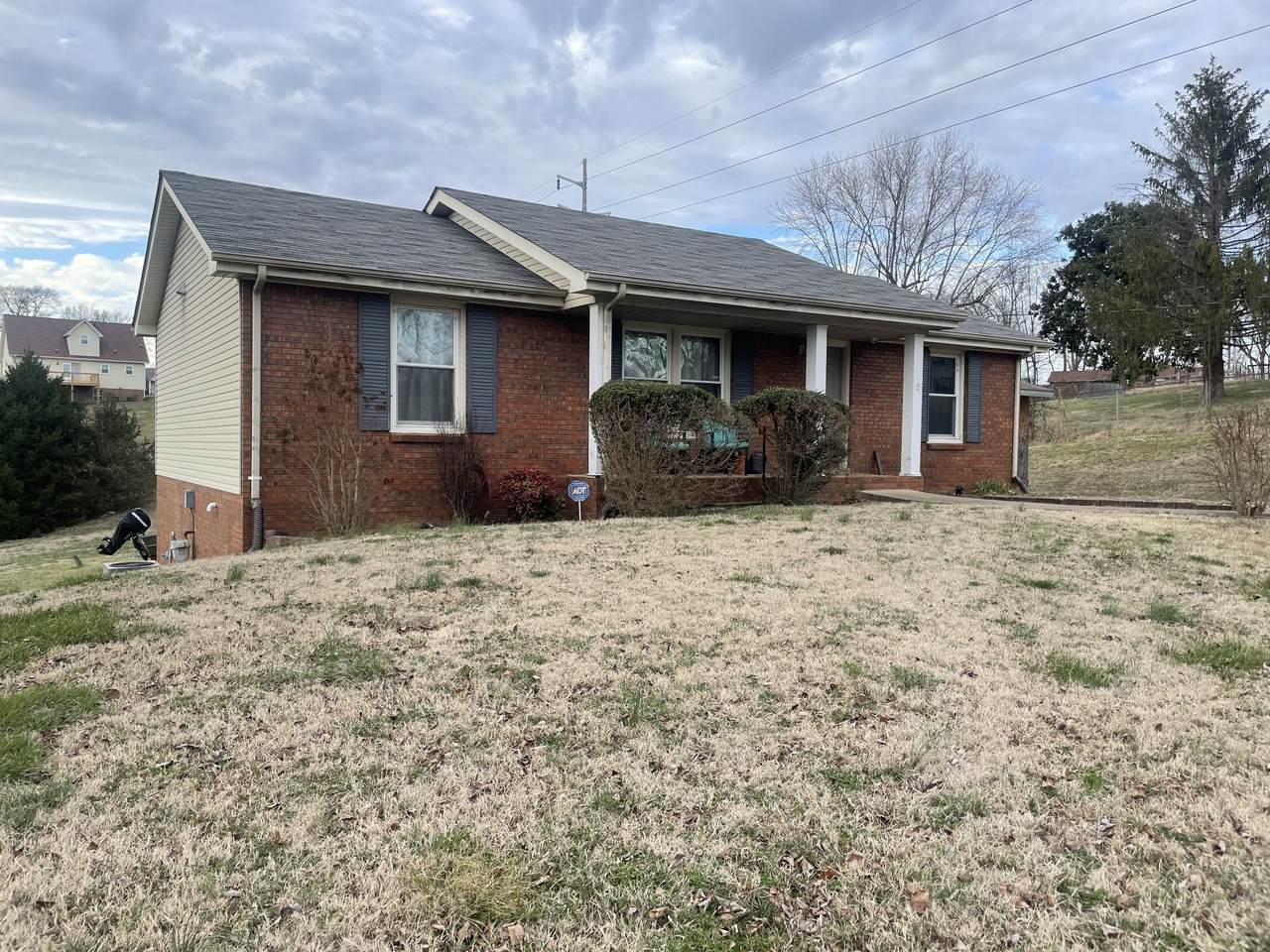 1914 Claymont Dr - Photo 1