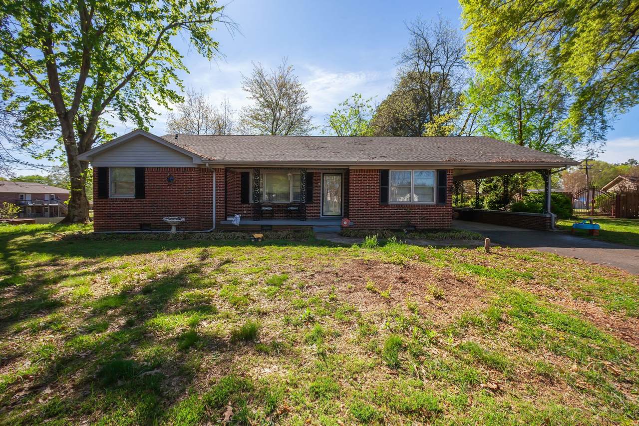 805 W Main St - Photo 1