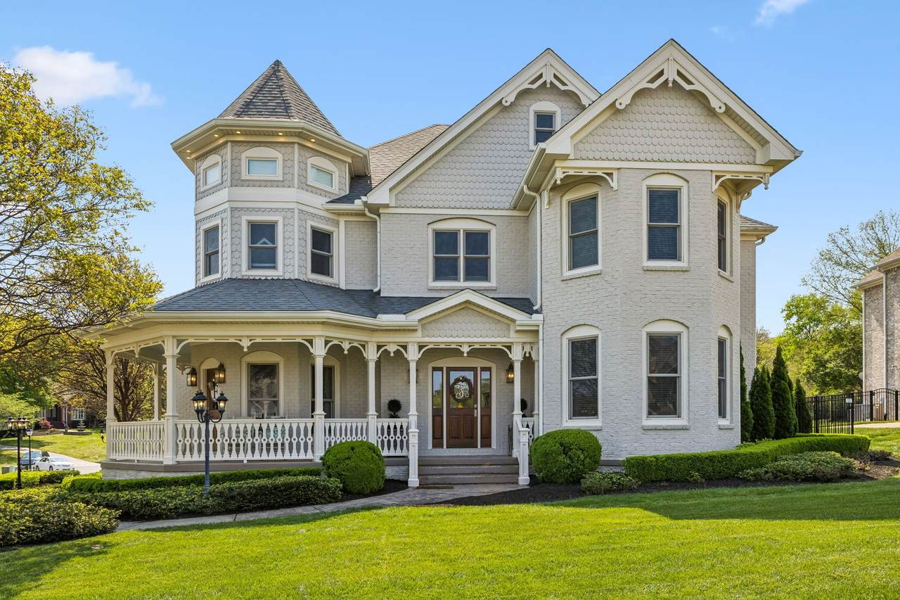 100 Oakmont Pl - Photo 1