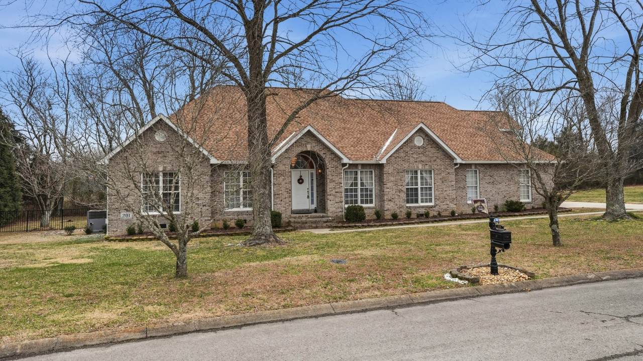 201 Victoria Ct - Photo 1