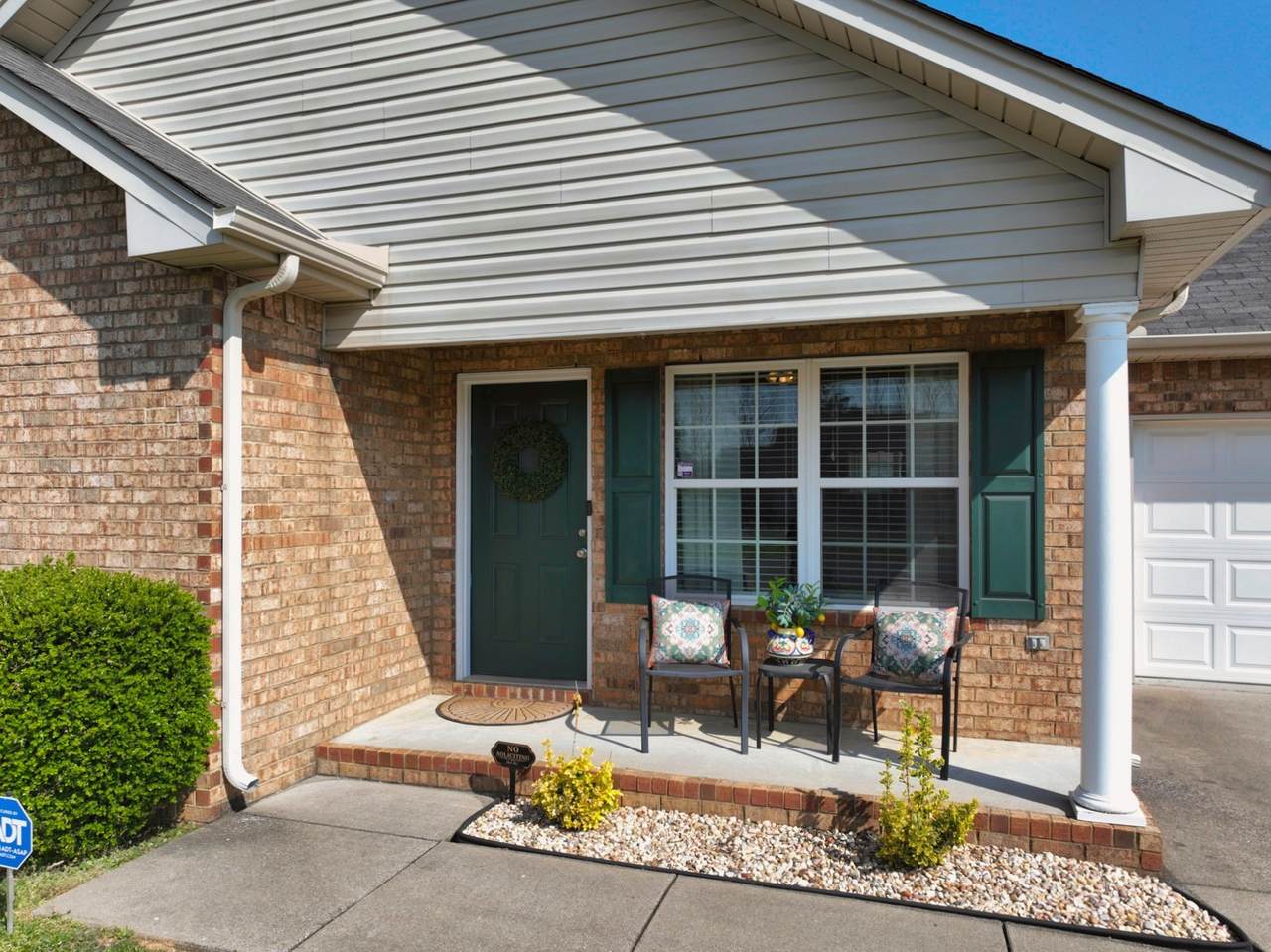 2727 Cliffside Dr - Photo 1